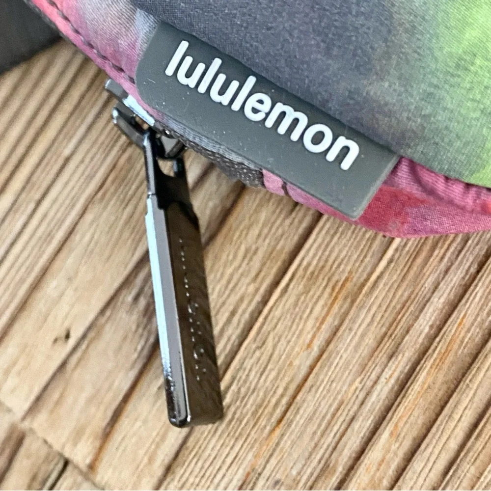 NWT Lululemon Everywhere Belt Bag in Hyper Dye - Picture 11 of 15